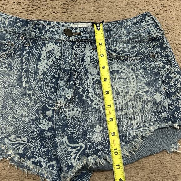 Free People Paisley Cut Off Denim Shorts Size 25 - Picture 2 of 7